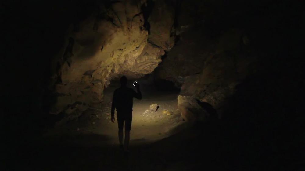 cave-explorer-searching-way-out-footage-023782657_prevstill.thumb.jpg.06cdbaa26612c42b67516d0eb4fb8245.jpg